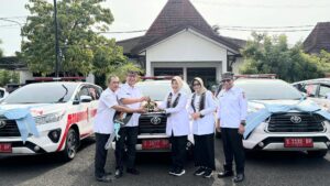 Bupati Setyo Wahono Serahkan Sarana Dan Prasarana Penunjang Layanan Kesehatan Di Puskesmas Dan RSUD