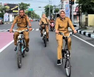 Dukung Efisiensi, ASN Pemkab Bojonegoro Bersepeda Menuju Tempat Kerja