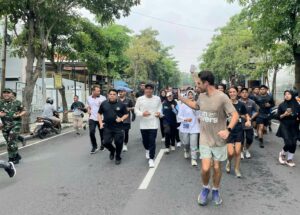 Tiga Pelari ”River Run” Asal Prancis Kunjungi Bojonegoro