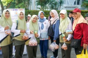 Wakil Bupati Bojonegoro Bantu Jualan Telur Gayatri Di CFD Alun-alun