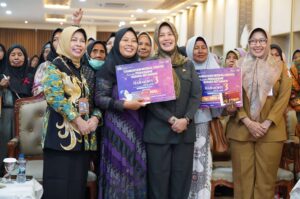 BPR Bojonegoro Serahkan Bantuan Modal Usaha Pada Pedagang Kembang Setaman
