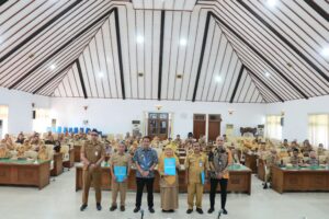 Bupati Setyo Wahono Serahkan SK Pensiun Bagi 113 ASN Pemkab Bojonegoro