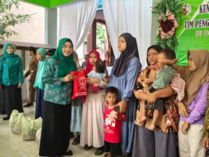 Kunjungi Desa Jumok, Cantika Wahono Ajak Kader PKK Wujudkan Keluarga Sehat Berkualitas