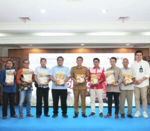 Bupati Setyo Wahono Luncurkan Beras Merk Rojo Nogo Produk BUMD Pangan Mandiri