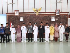 Bupati Bojonegoro Lantik 5 Kepala Desa Hasil Pilkades Pergantian Antar Waktu