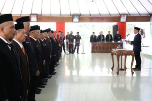 Tingkatkan Kualitas Pendidikan, Bupati Bojonegoro Lantik Kepala Sekolah Dan Pejabat Fungsional