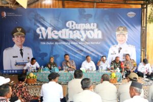 Medhayoh Di Desa Cengkir, Bupati Dan Wakil Bupati Bojonegoro Serap Langsung Aspirasi Warga