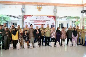 Dekopinda Bojonegoro Bagikan 1000 Paket Sembako Dalam Rangka HUT Ke-79 Koperasi