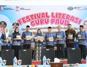 Assoc Prof. Dr. Cantika Wahono Launching 1000 Buku Cerita Bergambar Karya Guru PAUD Bojonegoro
