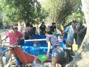 Desa Sumuragung Dilanda Kekeringan, Pegawai Dinsos Bojonegoro Galang Donasi Mandiri Untuk Bantu Air Bersih