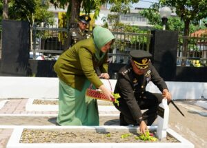 Peringati HUT Ke-81 TNI, Kodim Bojonegoro Gelar Ziarah Nasional Serta Ajak Generasi Muda Teladani Pahlawan