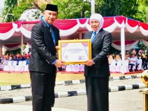 Pemkab Bojonegoro Terima Penghargaan Penggerak Bhakti Pemuda Bidang Kesehatan Dari Gubernur Jawa Timur