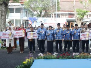 Peringati Hari Sumpah Pemuda, Pemkab Bojonegoro Serahkan Penghargaan Kepada Pemuda Berprestasi