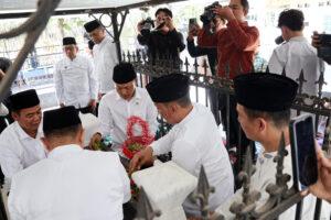 Bupati Setyo Wahono Bersama Ketua DPRD Dan Forkopimda Ziarahi Makam Leluhur Jelang Puncak HJB KE-349